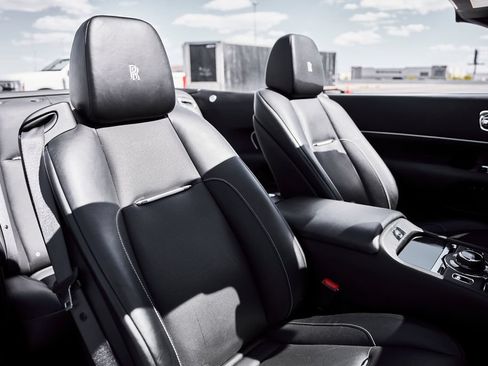 Used 2018 Rolls-Royce Dawn RWD image 38
