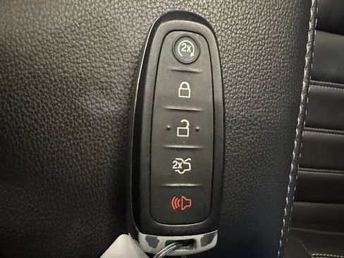 Used 2019 Ford Escape SEL FWD image 17