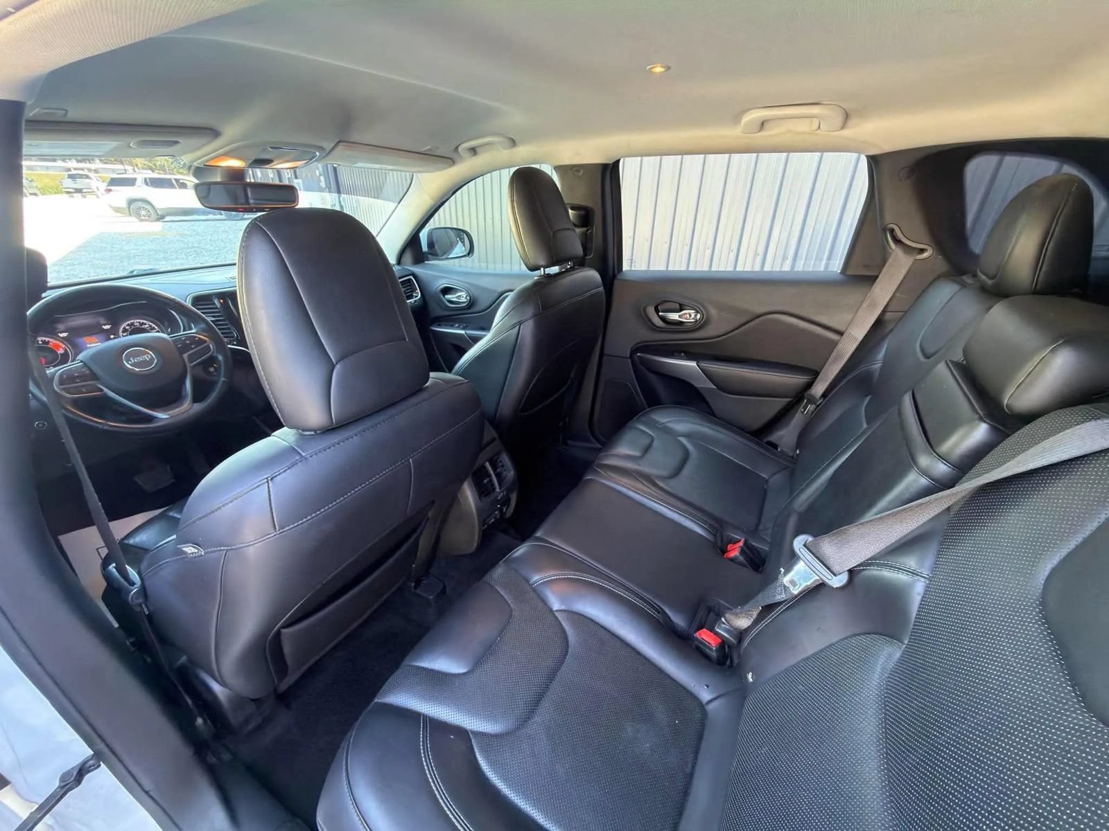 Used 2019 Jeep Cherokee Limited FWD image 16