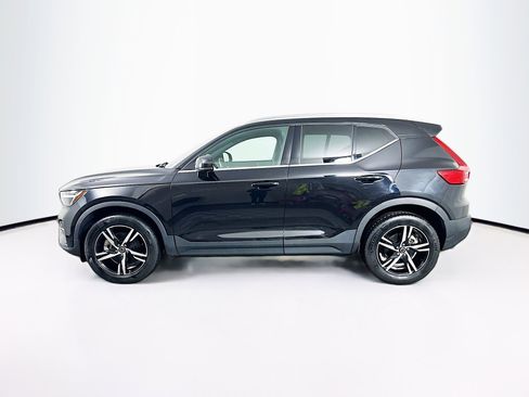 Used 2024 Volvo XC40 B5 Core image 4