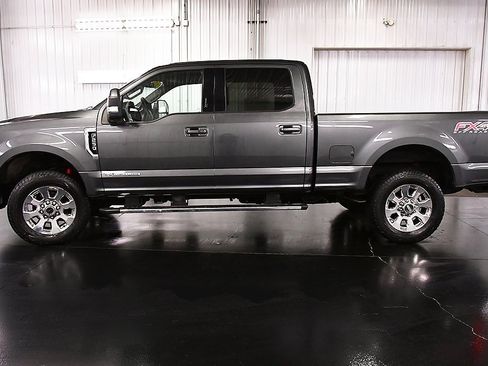 Used 2017 Ford F250 Lariat w/ Lariat Ultimate Package image 4