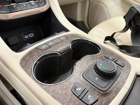 Used 2021 GMC Acadia Denali w/ Denali Technology Package FWD image 19