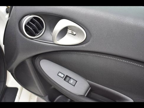 Used 2016 Nissan 370Z Coupe image 27