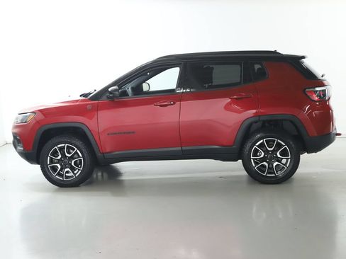 Used 2025 Jeep Compass Trailhawk AWD/4WD image 37