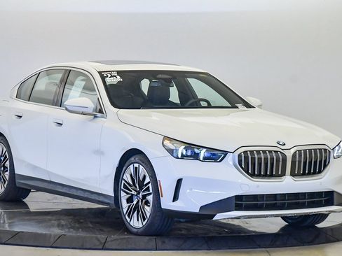 Used 2025 BMW 530i image 6