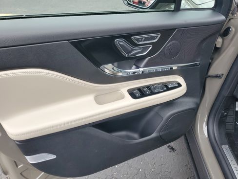 New 2026 Lincoln Corsair Premiere image 8