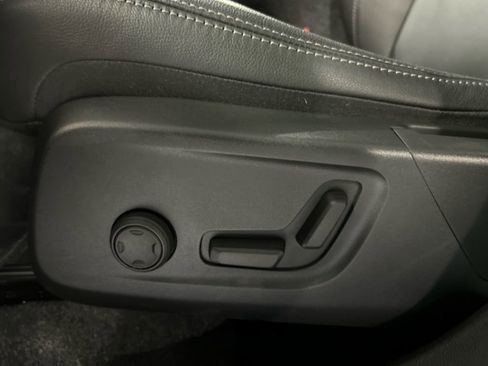 Used 2026 Volvo XC40 B5 Core w/ Climate Package image 11