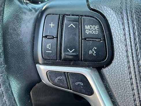 Used 2018 Toyota Highlander XLE FWD image 14