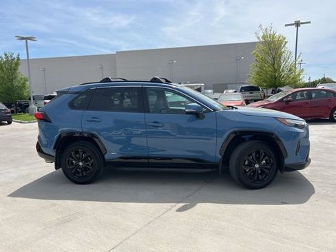 Used 2024 Toyota RAV4 SE w/ Convenience Package image 2