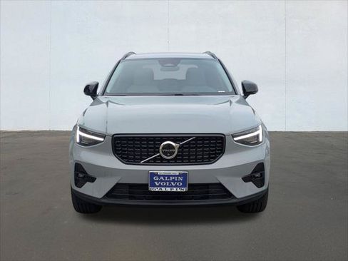 New 2026 Volvo XC40 B5 Plus w/ Protection Package Premier AWD/4WD image 4
