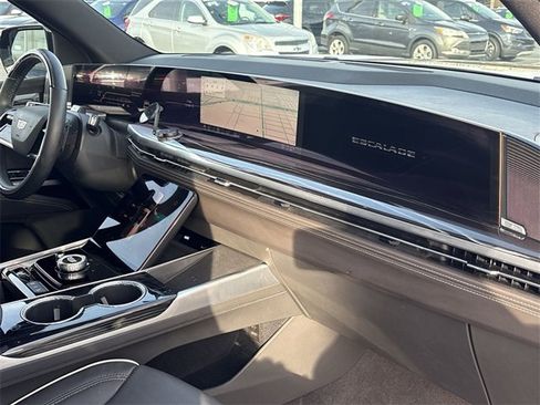 Certified 2025 Cadillac Escalade ESV Sport w/ Touring Package image 29