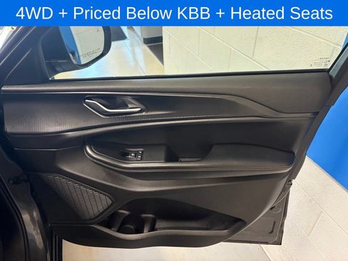 Used 2023 Jeep Grand Cherokee Laredo AWD/4WD image 23