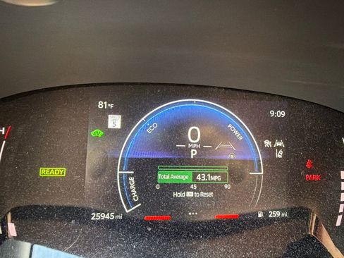 Used 2025 Toyota Camry SE FWD image 12