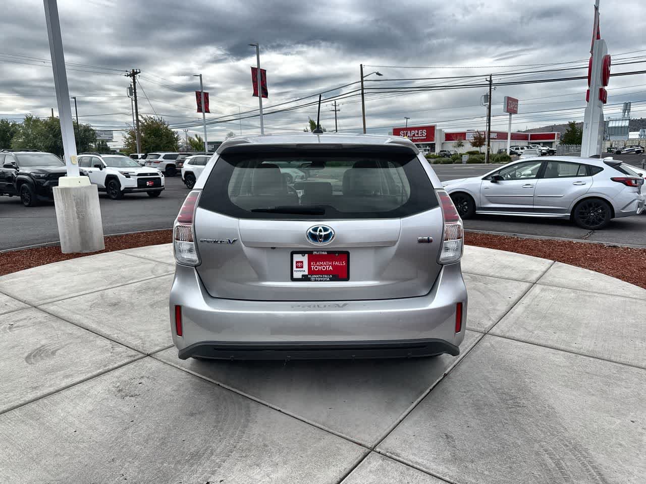 Used 2017 Toyota Prius V Five w/ Advanced Technology Package FWD image 4