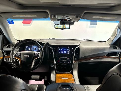 Used 2017 Cadillac Escalade Premium Luxury image 17