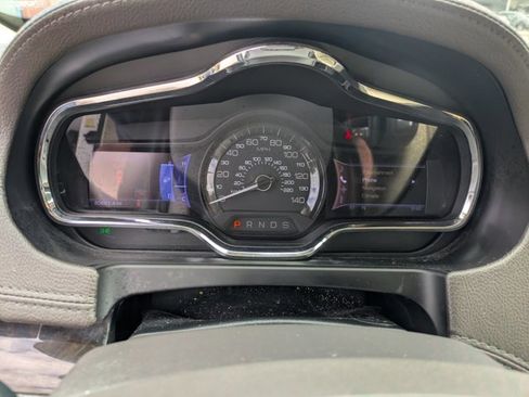Used 2013 Lincoln MKT AWD image 10