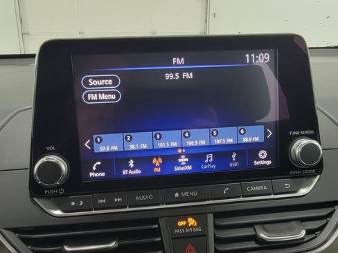 Used 2025 Nissan Altima 2.5 SV FWD image 21
