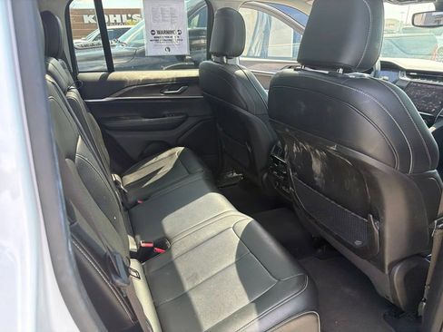 Used 2023 Jeep Grand Cherokee Limited AWD/4WD image 31