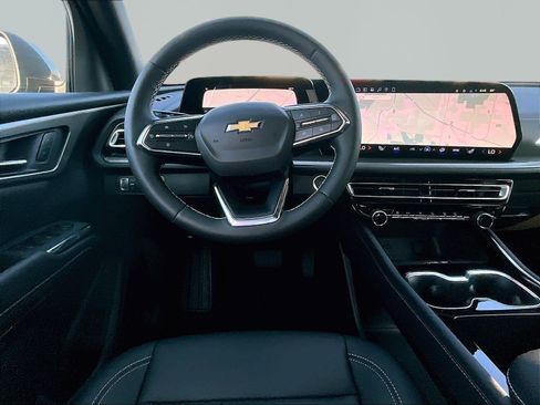New 2026 Chevrolet Traverse LT w/ Driver Confidence Package AWD/4WD image 9