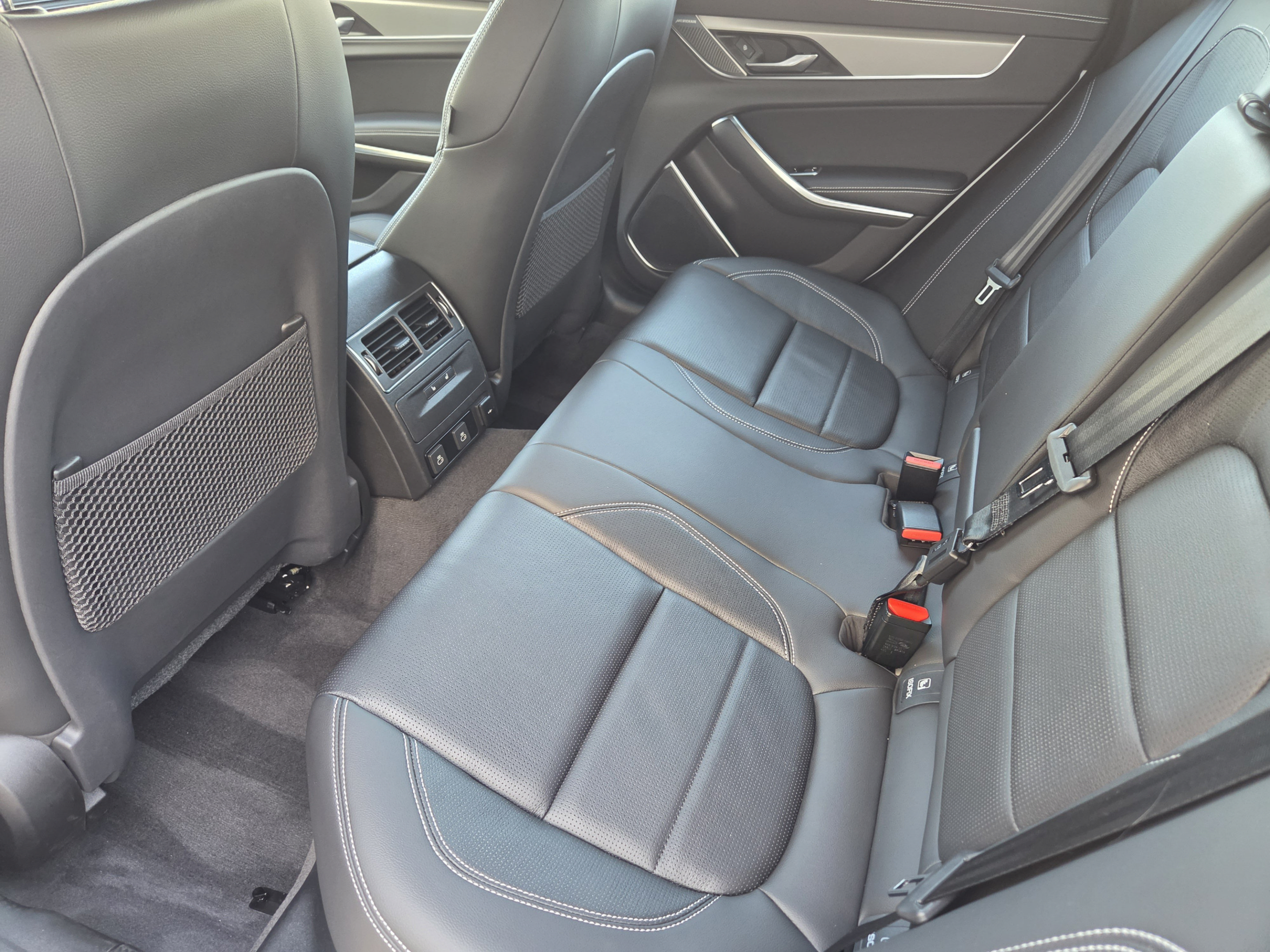 Certified 2024 Jaguar XF R-Dynamic SE AWD/4WD image 27