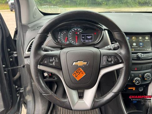 Used 2019 Chevrolet Trax LT w/ LT Convenience Package image 16