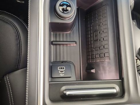 New 2025 Ford Expedition Max Platinum w/ Driver's Package image 23