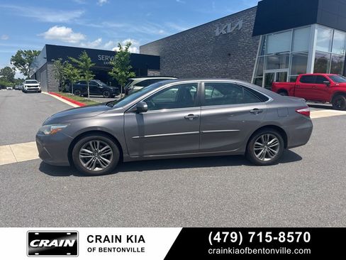 Used 2017 Toyota Camry SE FWD image 7