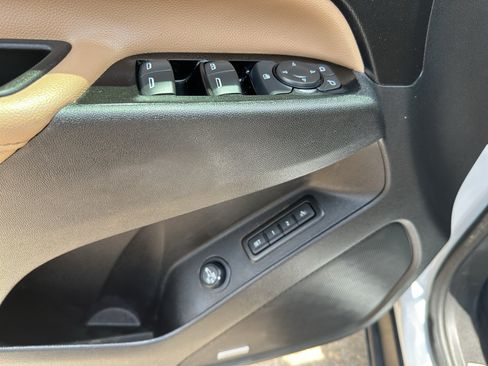 Used 2024 Chevrolet Equinox Premier FWD image 10