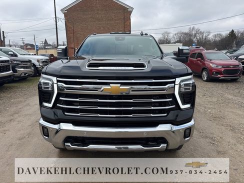 Used 2025 Chevrolet Silverado 2500 LTZ w/ LTZ Plus Package image 9