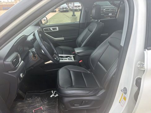 Used 2022 Ford Explorer XLT w/ Equipment Group 202A RWD image 20