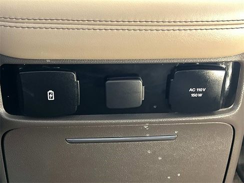 Used 2023 Lincoln Navigator L Reserve image 8