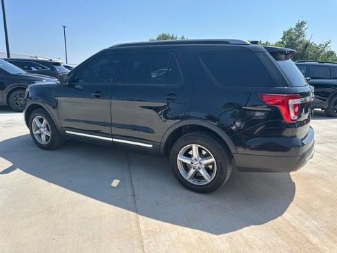 Used 2017 Ford Explorer XLT w/ Equipment Group 202A AWD/4WD image 13