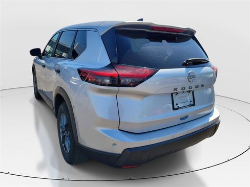 Used 2024 Nissan Rogue S FWD image 3