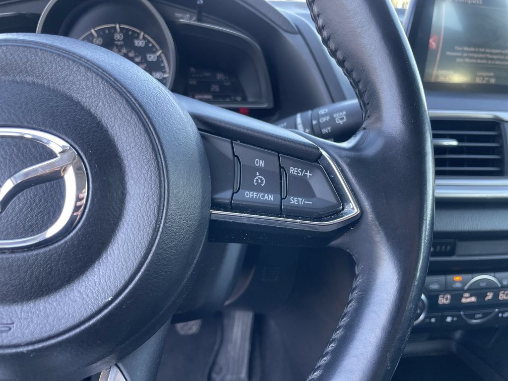 Used 2018 MAZDA MAZDA3 Touring FWD image 18