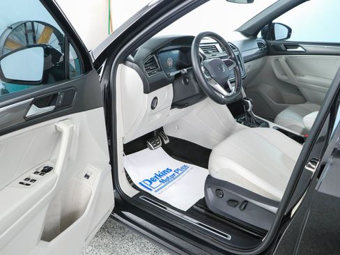 Used 2023 Volkswagen Tiguan SE R-Line FWD image 3