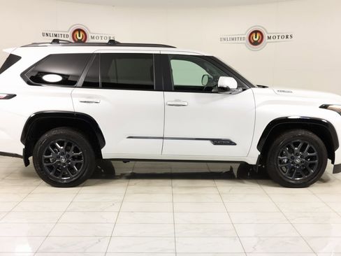 Used 2025 Toyota Sequoia Platinum image 2