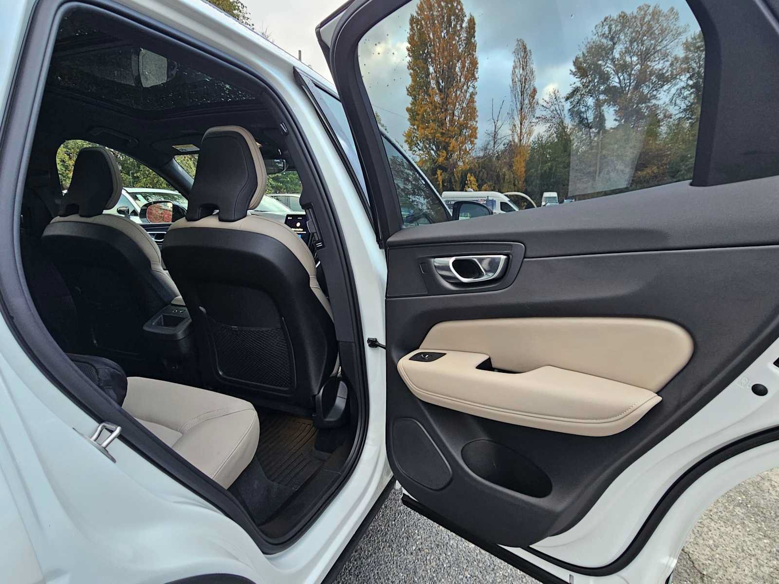 Used 2026 Volvo XC60 B5 Plus w/ Climate Package AWD/4WD image 13