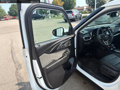 Used 2021 Chevrolet TrailBlazer LT w/ Premium Seating Package FWD image 10