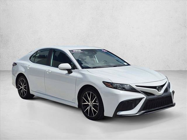 Used 2023 Toyota Camry SE FWD image 3