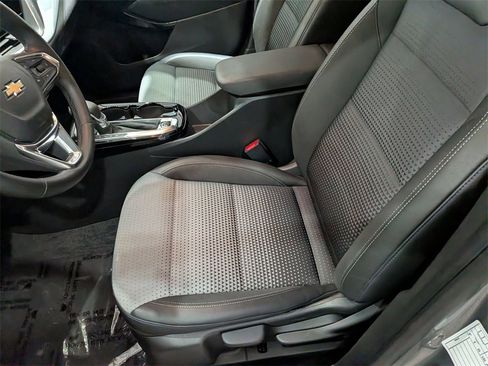 Used 2025 Chevrolet Trax LT w/ LT Convenience Package image 17