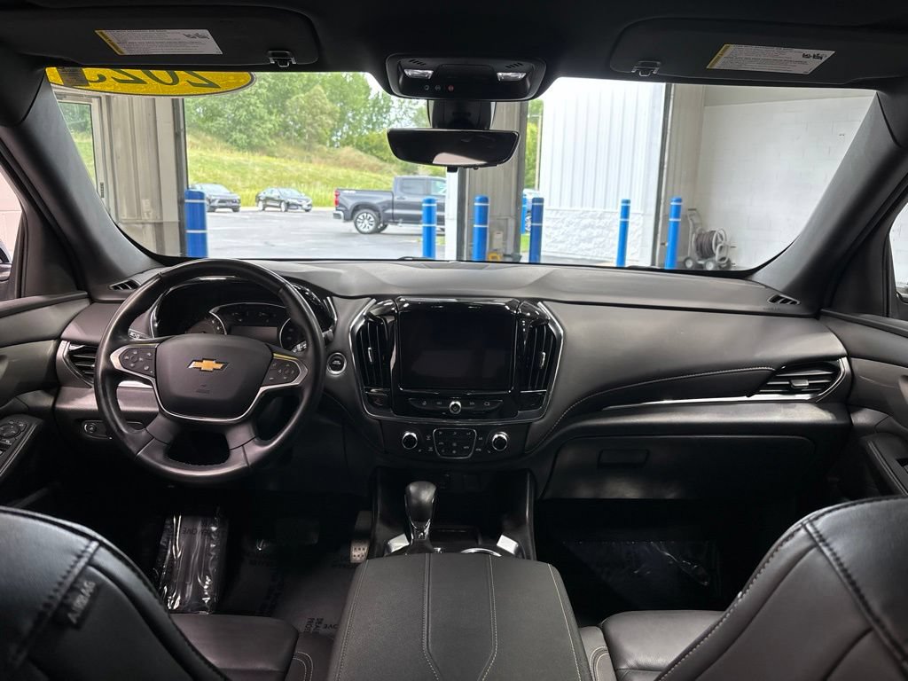 Used 2023 Chevrolet Traverse LT w/ LT Premium Package AWD/4WD image 11