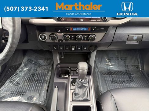 Used 2022 Toyota Tacoma Limited AWD/4WD image 23