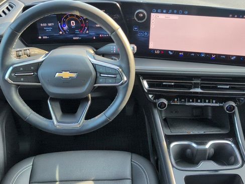 Used 2025 Chevrolet Traverse LT w/ Sun and Wheel Package FWD image 33