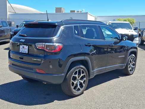Used 2025 Jeep Compass Limited AWD/4WD image 7