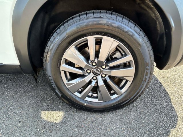 Used 2025 Nissan Pathfinder SV AWD/4WD image 11