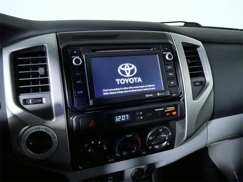 Used 2014 Toyota Tacoma Base image 19