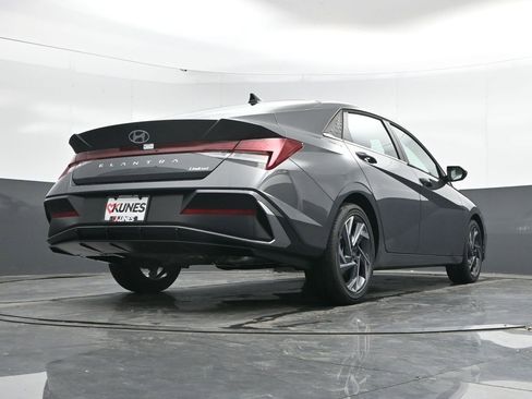 Used 2025 Hyundai Elantra Limited image 47