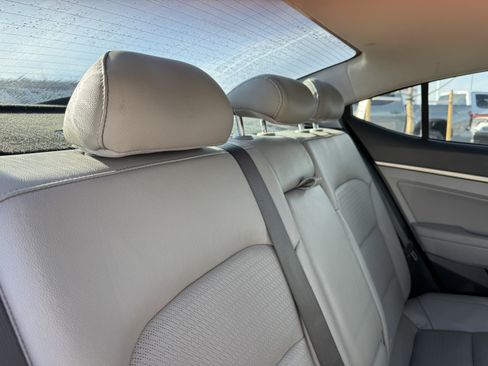Used 2018 Hyundai Elantra Limited image 18