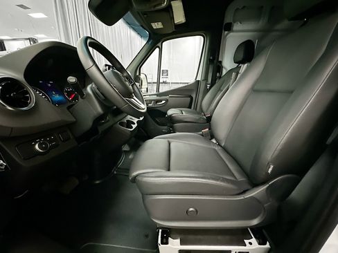 Used 2023 Mercedes-Benz Sprinter 144 Cargo image 22