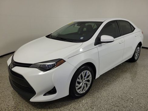 Used 2017 Toyota Corolla LE FWD image 2